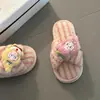 Pantuflas de peluche a rayas con bloques de color, lindas, suaves y modernas, 2026, perfectas para niñas, cálidas y cómodas para usar en interiores y exteriores, pantuflas de algodón fáciles de poner