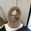 Bolsa de balde em estoque, bolsa versátil para outono e inverno, bolsa de pelúcia da moda, bolsa peluda de cor sólida para o dia a dia