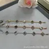 Pulsera de Nácar Gris Natural de Trébol con Flores de Doble Cara de Gran Venta, Joyería de Lujo Ligero con Acabado de Alta Gama, Suministro Directo desde la Fuente