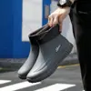 Botas de chuva sapatos de água femininos cano curto salto baixo antiderrapantes sapatos de borracha sapatos de moda coreana botas de neve impermeáveis Martin sapatos de cozinha