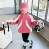 Jaqueta Infantil Nova Primavera 2025 em Vermelho Rosa e Verde Feijão, Jaqueta Casual Fashion com Capuz para Meninas, Top Versátil