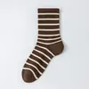 Calcetines Rayados Maillard Nuevos de Otoño e Invierno para Mujer Calcetines de Longitud Media Simples Populares en Internet con Medias Tipo Pantalón de Tiburón