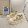 Zapatos Blancos Versátiles de Gama Alta Suela Gruesa Aumentadores de Altura Zapatos de Lona para Mujer Otoño 2026 Estilo Nuevo Súper Caliente Cabeza Grande Zapatos Deportivos Casuales