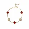 Tesouro Vermelho Quatro Folhas! Pulseira de Flor de Quatro Pétalas em Acetato com Zircônia Super Brilhante Luxo Leve Nicho Joia de Mão Simples e Fashion para Mulheres