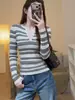 Top de punto con rayas negras estilo francés, cuello medio abierto, manga larga para mujer, capa base elegante de alta gama para otoño, top absolutamente hermoso