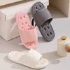 Novas Chinelos de Banheiro Leves Drenantes Qidashun para Mulheres, Chinelos de Interior de Verão para Homens, Chinelos de Casal Atacado