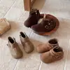 Botas para meninas 2026 outono e inverno novos sapatos infantis couro macio botas de tornozelo retrô botas simples para bebês botas Birkenstock estilosas