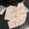 Pijama a cuadros amarillo y blanco con encaje azul para mujer, hecho de algodón nube, corte holgado, talla grande, con botones rojos, cuello de solapa, mangas largas y pantalones largos, conjunto de ropa para el hogar