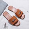 Sandalias planas francesas de moda para vacaciones, venta al por mayor, de verano, para mujer, con pequeñas zapatillas y candado de celebridades de Internet