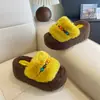 Pantuflas de plataforma únicas y elegantes para mujer, nueva colección otoño/invierno 2026, afelpadas y versátiles para usar en interiores y exteriores, pantuflas peludas casuales