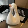 Bolso de felpa para el hombro para mujer de otoño e invierno, un bolso de hombro elegante y versátil, un bolso de mano moderno y versátil, un bolso mullido, un bolso con forma de dumpling