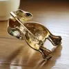 Moda Coreana Europea y Americana Aleación Pedrería Broche de Cachorro Exquisito Versátil Joyería Pin para Traje Abrigo de Hombres y Mujeres