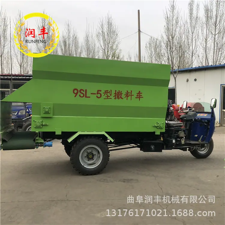 饲料撒料车