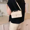 Bolso de mano de alta gama nuevo y exquisito de moda, simple y versátil, bolso pequeño popular estilo Chanel con patrón de diamantes, bolso de hombro y cruzado