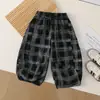 Conjunto de Colete para Meninos Três Peças 2026 Nova Chegada de Outono Colete de Tricô Camisa com Estampa Integral Calça Xadrez Casual Roupa Infantil Estilosa