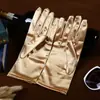 Suministro directo de fábrica accesorios de ropa corta para adultos guantes tela satinada brillante elástica guantes de joyería para etiqueta de boda