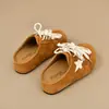 Sapatos Casuais de Couro para Primavera/Verão 2026 Mocassins Slip-On Meias Pantufa Fechadas Sapatos Birkenstock Retrô de Solado Grosso