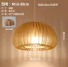 Sala de estar de villa, lustre com pé direito alto, escada de dois andares, apartamento tipo loft, sala de jantar com pé direito alto, escada estilo madeira, iluminação de arte em madeira