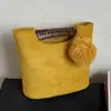 Bolso de Mano Pequeño de Gama Alta para Mujer Nuevo Bolso Cubo Retro Gran Capacidad Moderno Bolso de Hombro Cruzado para Viajes de Negocios Transfronterizo