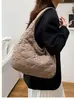 Bolso tote acolchado de nicho estilo coreano con gran capacidad, nueva moda 2026, bolso de hombro versátil para el día a día