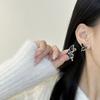 Agulha de prata assimétrica brincos de borboleta escura feminina 2023 novos brincos distintos da moda doce e legal estilo de menina de especiarias Ear Stud Ear Clip