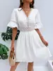 2026 Moda Feminina Verão Novo Estilo Europeu e Americano Amazon Cross-Border Vestido de Cor Sólida com Renda Costurada Moda Decote V Cintura Ajustada