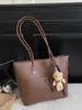 Bolsa Pequena de Moda Nicho para Axila Verão 2026 Nova Tendência Simples para o Dia a Dia Bolsa de Ombro Grande Capacidade Bolsa Tote Estilosa