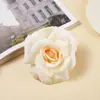 Rolo floral de casamento com cantos de cabeças de flor de rosa, decorações de flores artificiais, parede de planta de flor de seda, parede de planta verde simulada