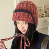 Chapéu Ushanka Retrô de Renda Colorida com Cadarço para Mulheres, Chapéu Pulôver Quente para Proteção contra Frio de Outono/Inverno, Chapéu de Malha Versátil com Proteção de Orelha para Afinar o Rosto