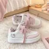Tênis brancos estampados Tongman para mulheres, novo estilo outono 2026, laço com padrão sutil, sola grossa, color block, sapatos casuais para estudantes