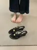 Sandalias de cuña de punta abierta estilo francés para mujer, para uso exterior en verano 2026, con hebilla metálica, adecuadas para la costa y la playa.