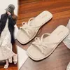 Novas sandálias baixas de verão femininas, estilo francês fada moda confortável ao ar livre laço sandálias de praia