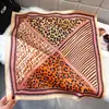 Pañuelo Cuadrado Clásico Estampado de Leopardo Europeo y Americano, Versátil para Todas las Estaciones, Pañuelo Cuadrado Multifuncional, Pañuelo Decorativo de Cabeza Estilo Unisex a la Moda, Pañuelo para Cintura