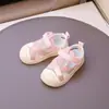 Sandalias para Niños 2026 Nuevas de Verano para Niños de Punta Cerrada Casual Huecas para Playa para Bebés y Niños de Moda Deportivas Zapatos para Bebé