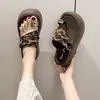 Sandalias Tanga Plisadas Populares de una Sola Tira para Mujer, Nuevo Estilo Verano 2026, Suela Gruesa, Cómodas, Versátiles, Chanclas Casuales de Playa