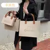Bolsa de Feltro Personalizada Ano do Carneiro 2026 Novo Estilo Espessa Grande Capacidade Bolsa Tote Criativa Presente de Ano Novo Bolsa Tote da Moda