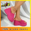 Chanclas de cuña de suela gruesa de moda para mujer, nuevo estilo de verano 2026, talla grande, sandalias versátiles para mujeres petite, rojo rosa