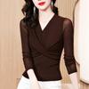 Camiseta Morada de Seda con Cuello en V y Manga Larga para Mujer Primavera y Otoño Nueva Moda Diseño Versátil Estilo Entallado Camiseta Base Top
