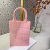 2025 Verano Nuevo Bolso de Gelatina de PVC Bolso de Mano a Cuadros Vertical para Mujer Bolso de Gran Capacidad Casual Color Caramelo Bolsa de Compras