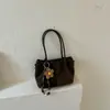 Bolso de mano transfronterizo de gamuza, nuevo bolso de hombro retro de moda para mujer 2026, acabado mate, adecuado para ir al trabajo y llevar cruzado