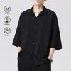 Camisa Masculina de Seda Gelada de Manga Curta para o Verão Leve Respirável Roupas Pretas Soltas Casuais Versátil Manga Três Quartos Camisa Branca