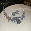 Pendientes y Conjunto de Collar de Piedras Preciosas Esmeralda Brillantes con Diamantes, Cadena de Clavícula de Lujo Ligero de Nicho, Conjunto de Joyería Estilo Palacio para Mujeres