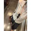 Camiseta de tirantes sin mangas con cuello en V, estilo casual "old money", moderna y versátil para mujer, nueva camisa ajustada de moda para el verano de 2026