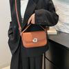 Bolsa de grupo pequeno portátil de alta qualidade feminina 2024 nova moda simples bolsa de ombro mensageiro bolsa de transporte de comércio exterior