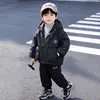 Chaqueta Gruesa de Terciopelo Talla Grande para Niños Otoño Invierno 2026 Ropa Nueva de Algodón para Bebé Cortavientos Rojo Ropa de Invierno para Niños Chaqueta Acolchada de Algodón