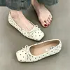 Zapatos planos bajos estilo francés para mujer, nuevo modelo otoño 2026, zapatos Mary Jane de suela suave con lunares y lazo, estilo elegante