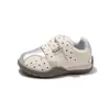 Outono 2026 Novos Sapatos Casuais com Velcro para Crianças Sapatos Esportivos Leves para Estudantes Sapatos de Skate da Moda para Meninas Sapatos de Treino Alemães