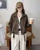 Jaqueta curta de camurça de alta qualidade, corte solto, para mulheres, novo modelo outono 2026, estilo biker petite com gola lapela