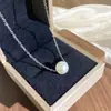 Moderna Cadena Clavicular de Acero de Titanio con Trébol de Cuatro Hojas Clásico Japonés y Coreano para Mujer, Elegante y Lujosa Cadena de Zirconia, Accesorio Versátil Exquisito