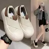 2026 Nuevo Modelo Zapatos Deportivos Casuales de Tejido Volador Estilo Coreano Modernos Transpirables Zapatos para Mujer Comercio Exterior Venta al por Mayor Transfronteriza Cómodos y Versátiles